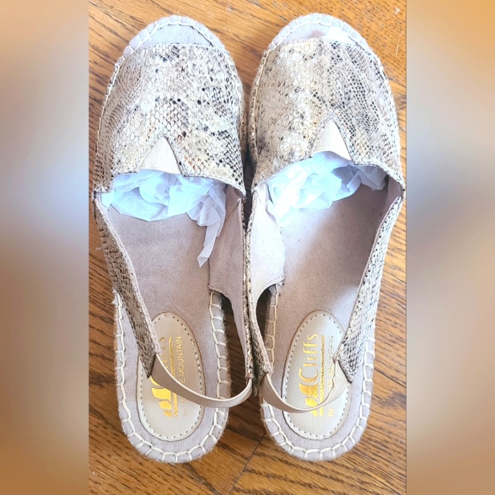 Cliffs by White Mountain sz 9 gold